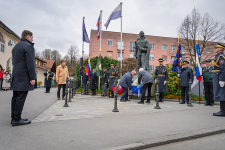 Polaganje cvetja na občinski praznik (20)